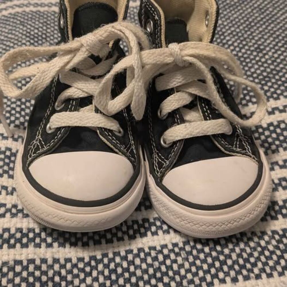 Kids Converse high tops size 6